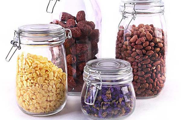 調料瓶廠家分析玻璃瓶出現皺（zhòu）皮和汽泡以及刮痕的原因